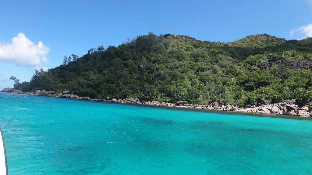 Le Port Guest House Baie Sainte Anne Bagian luar foto